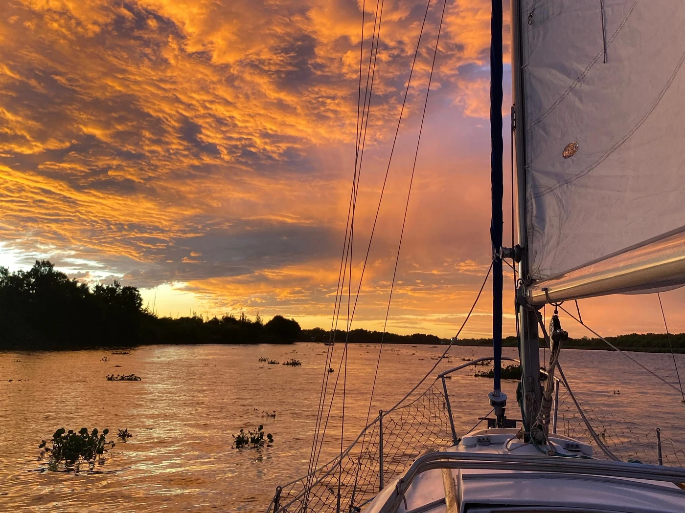 Actividad Navegación Privada en Velero por el Río de la Plata en Victoria, Provincia de Buenos Aires, Argentina